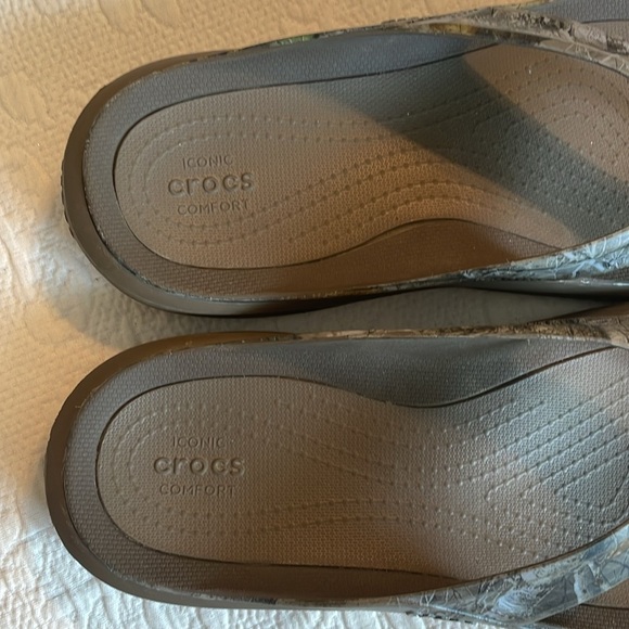 Mens Crocs Realtree Swiftwater Edge Wave Camo Flip Flops Slides Size 9 EUC - Picture 2 of 6